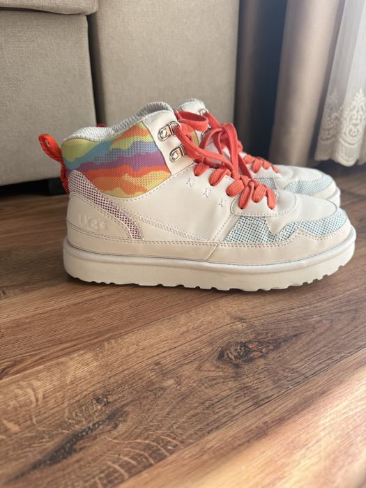 Кросівки UGG стильні і комфортні, оригінал 39 розмір