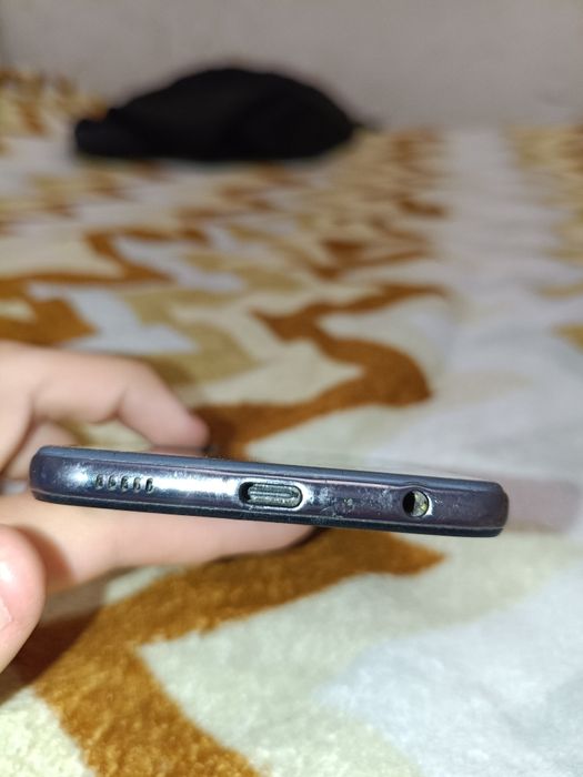 Продам власний смартфон Samsung Galaxy A32 у найвдалішій модифікації — 128 ГБ вбудованої пам'яті та 4 ГБ оперативної