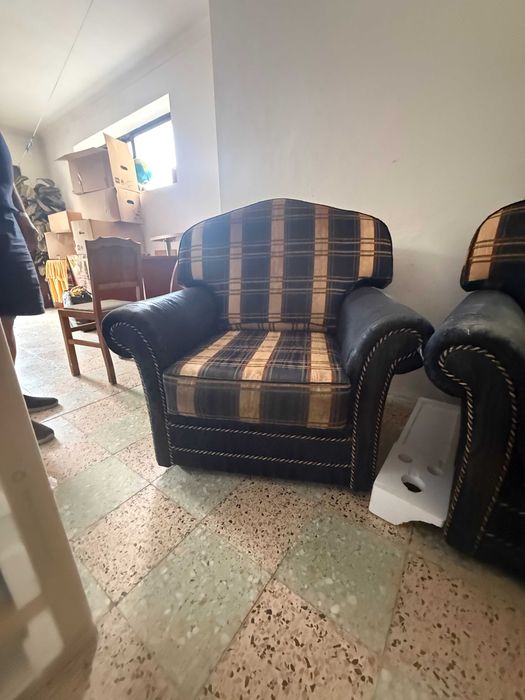 Conjunto de sofá e poltronas de sala