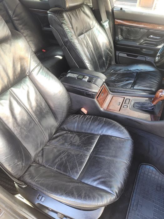 продам авто BMW 7