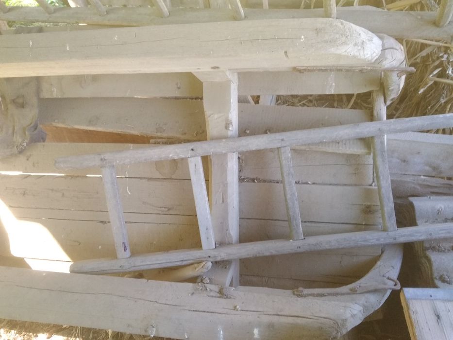 Дерев'яні сані до коня