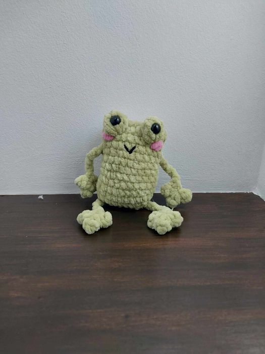 Żabka żaba leggy frog na szydełku amigurumi