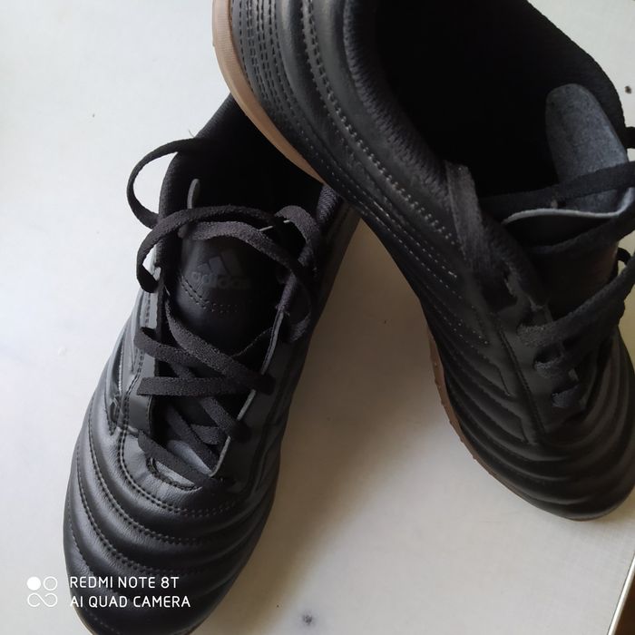 Продам кроссовки Adidas