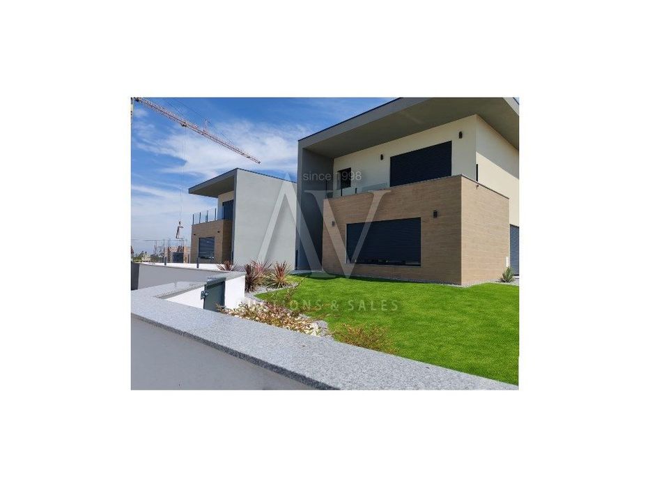 Moradia T4 Moderna A 15 Min De Leiria E Das Praias