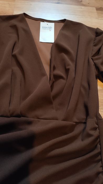 Brązowa sukienka z drapowaniem, nowa z metką, r. L