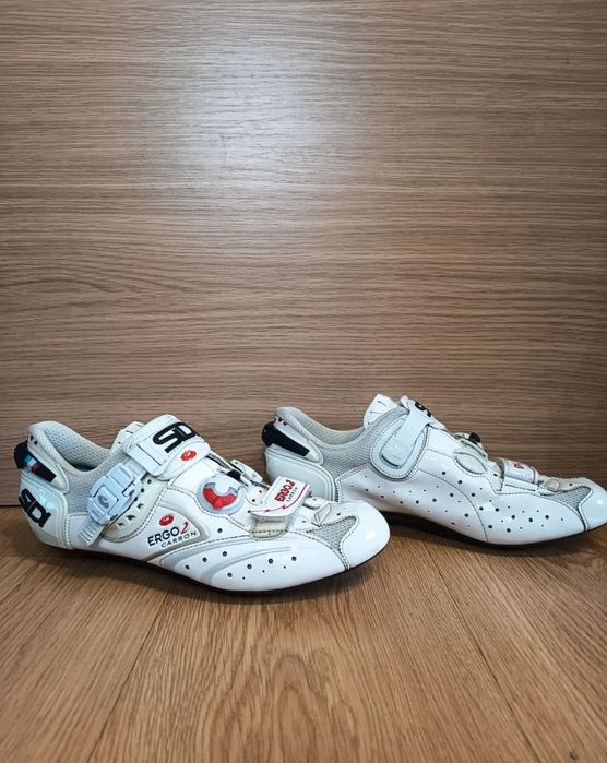 Sapatos Sidi brancos