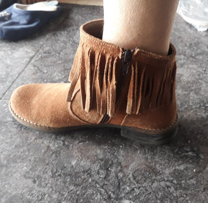 Botins camel com franjas