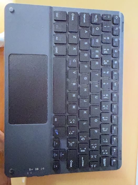 Capa e teclado para IPad 9