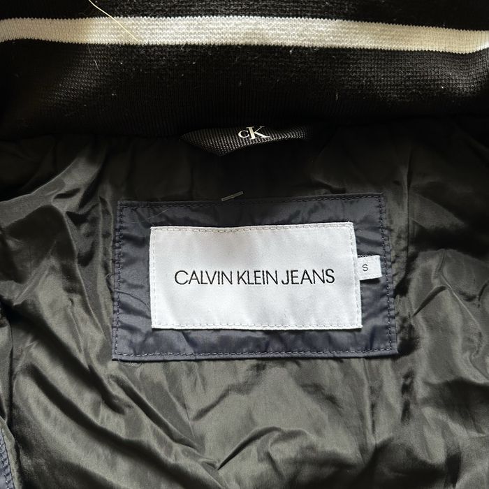 Пуховик Calvin Klein ( Size по бірці S, факт M ) Стан 9/10