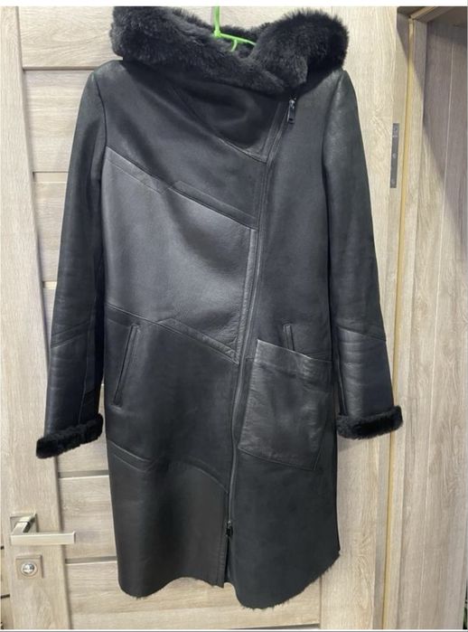 Дублянка жіноча  з натуральна, подовжена,чорного кольору