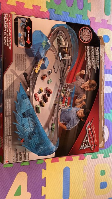 Posta hot wheels com caixa