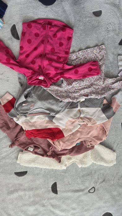 Zestaw ubrań paka 68 dla dziewczynki Body spodenki bluzki sweterki