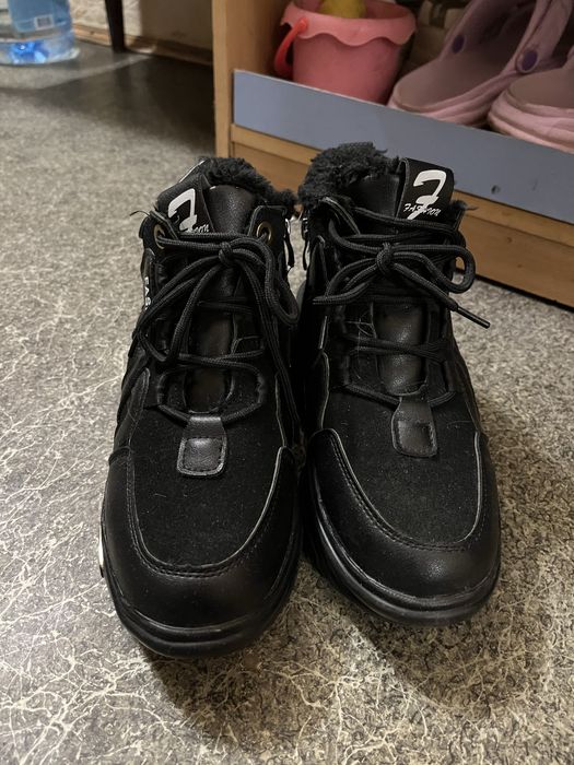 Женские зимние кросовки 38р