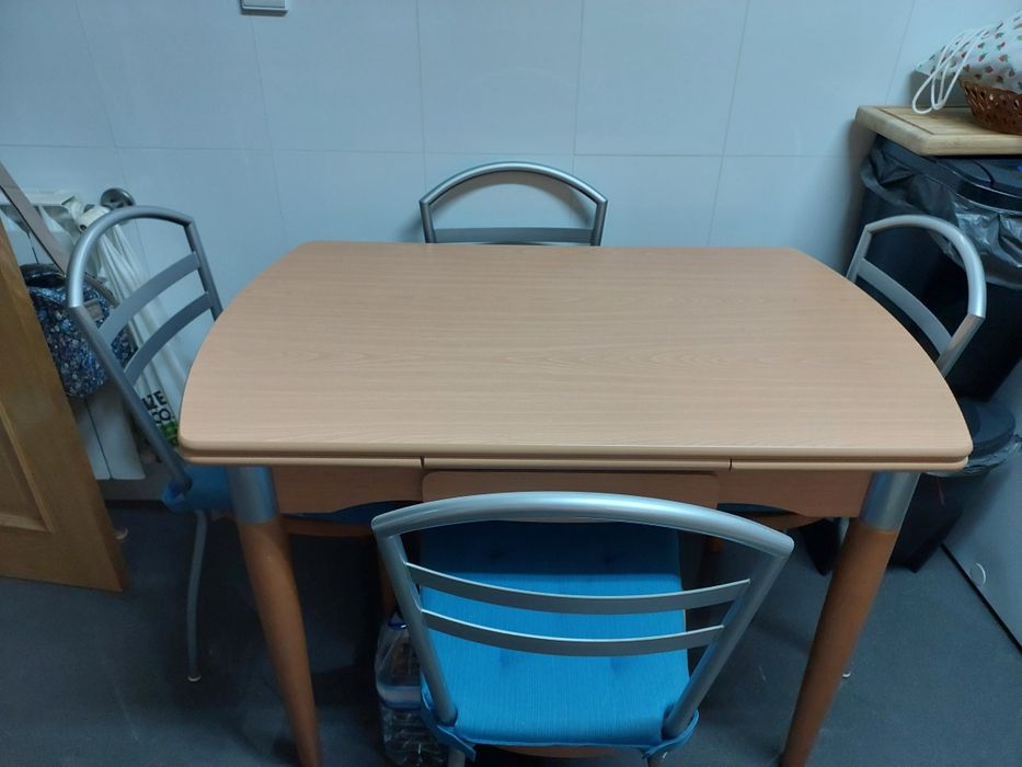 Mesa de cozinha usada
