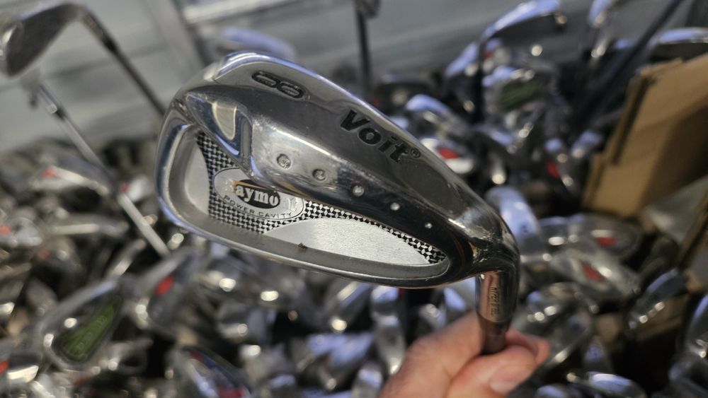 Kij golfowy iron 8. Nowy meski prawy.