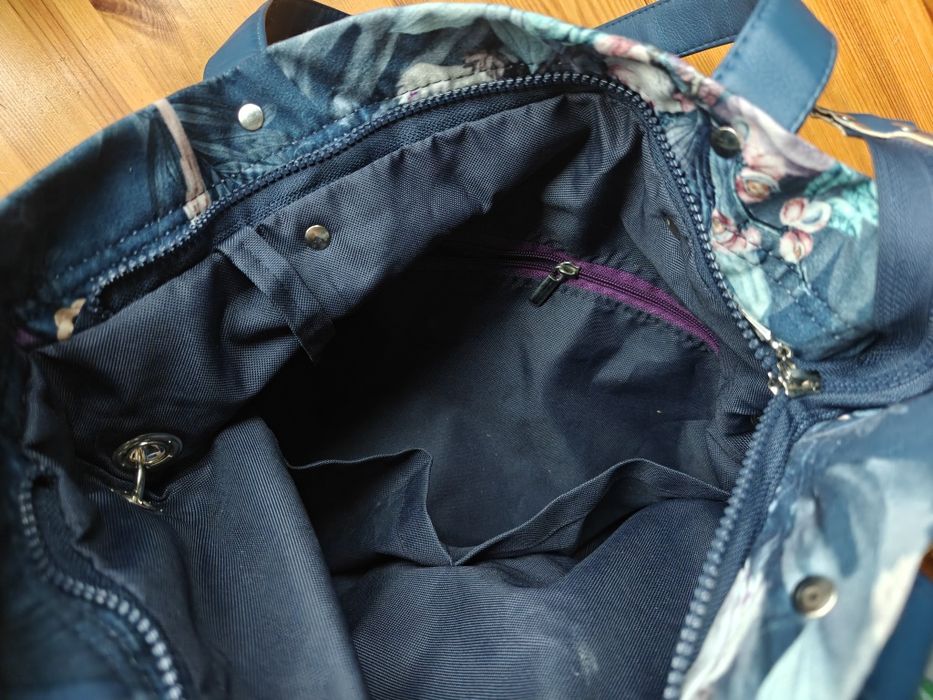 Torebka Jumibag niebieska w kwiaty kolorowa