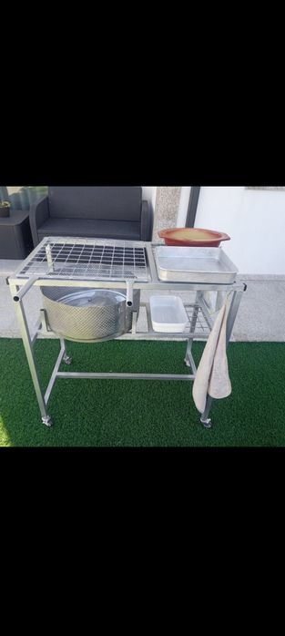 Grelhadores com e sem rodas, vários modelos.