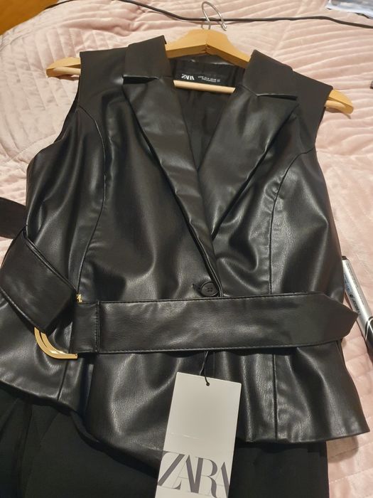 Sukienka ze skórzaną kamizelką