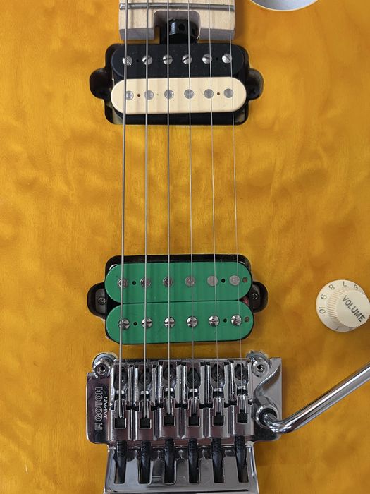 Kopia Music Man Axis