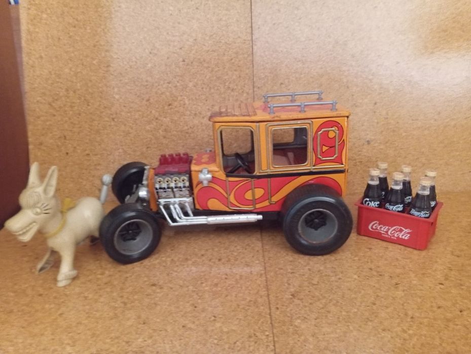 Brinquedos antigos em chapa