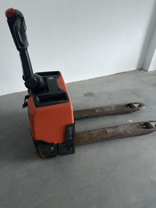 Paleciak elektryczny Toyota LWE130