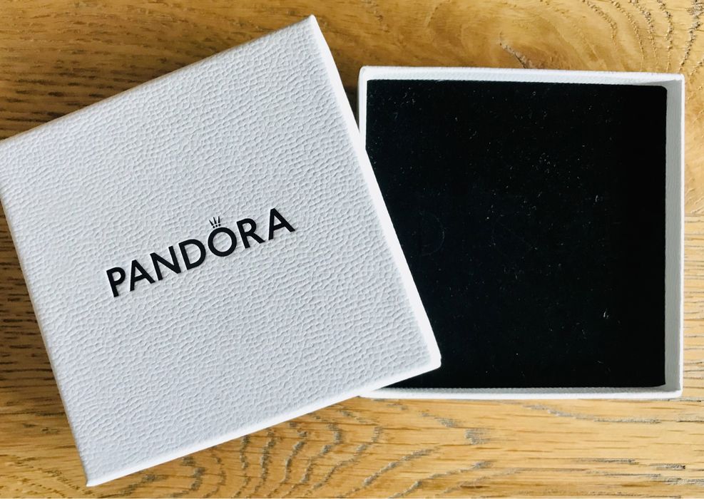 Pudełko na biżuterię białe Pandora 9x9x2 cm