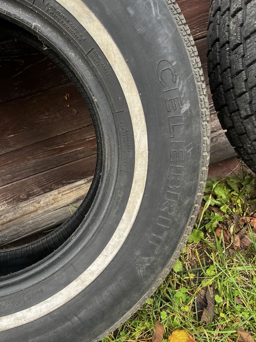 Opony z bialym paskiem