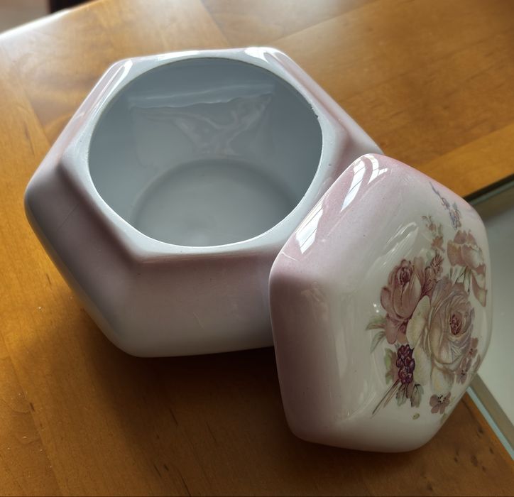 Guarda-joias com flores rosa509643348604375042