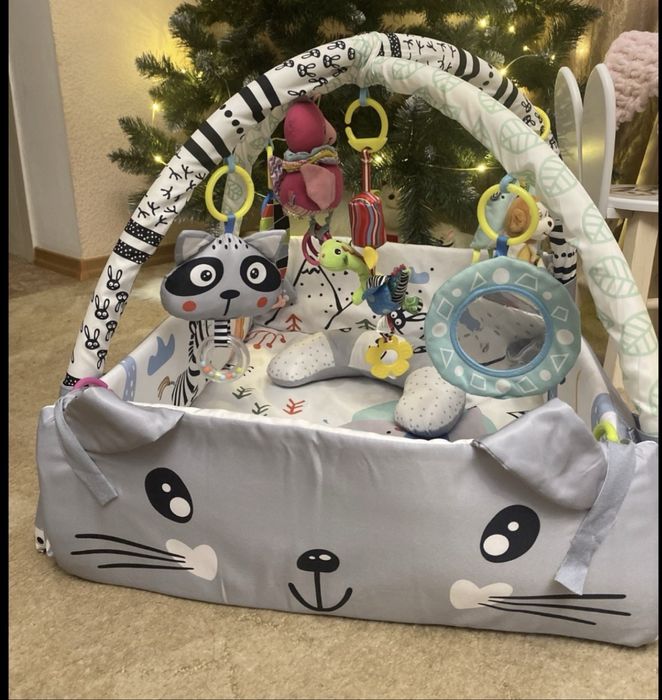 Дитячий інтерактивний розвиваючий мʼякий килимок з нависними іграшками