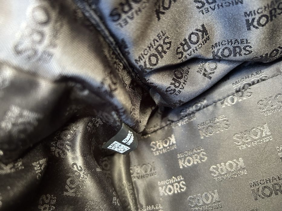 Mala de Ombro Michael Kors Kellen Medium em Pele Saffiano Preta