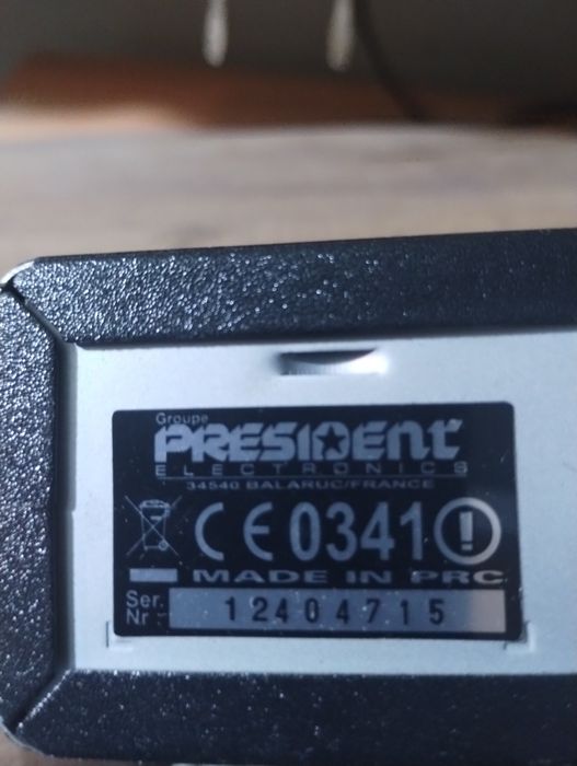 CB radio President Johnny III z anteną.