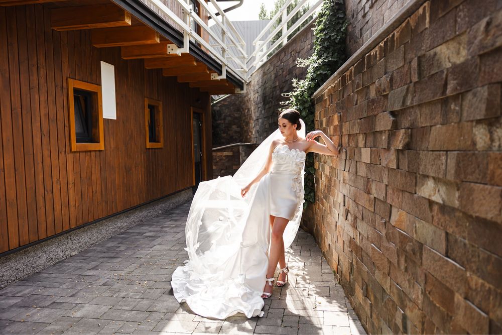 Продам весільну сукню