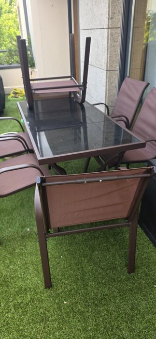 Mesa e cadeiras jardim