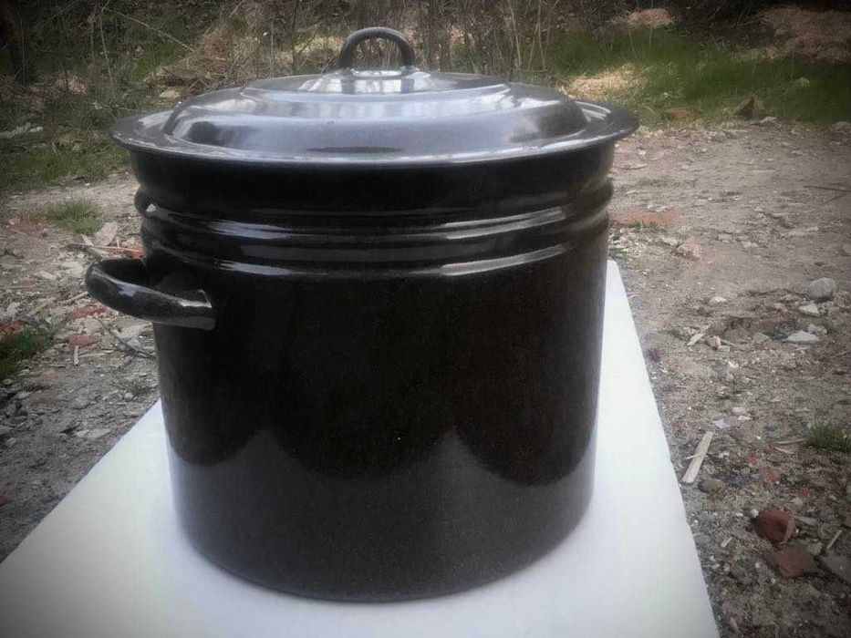 Продам емальовану кастрюлю 40л