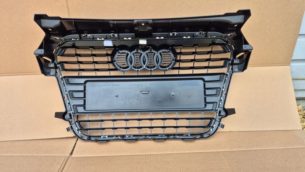 Atrapa Chłodnicy Grill Audi A1 8X0 10-14 OE 8X0853651 Black Połysk Oryg NEW