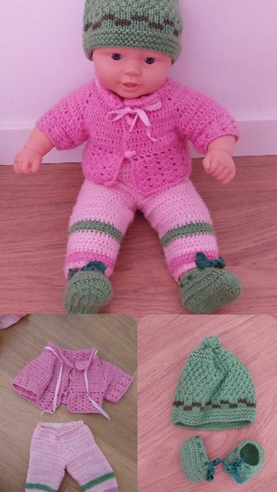 Boneca com 3 Conjuntos de Roupas extra - Usada em ótimo estado