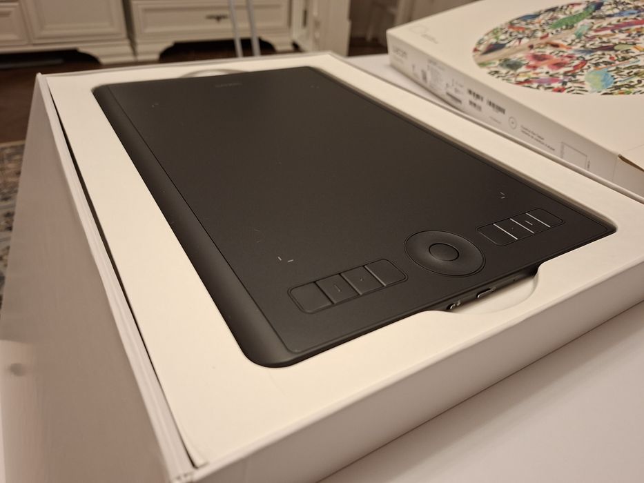 Tablet Graficzny WACOM Intuos Pro pth-660 "medium", NOWY, NIEUŻYWANY!!