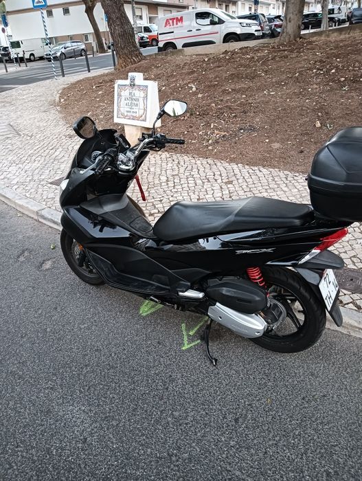 Honda PCX 2017 preta