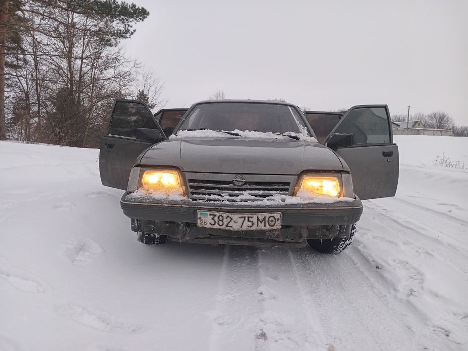 Продам опель аскона на ходу
