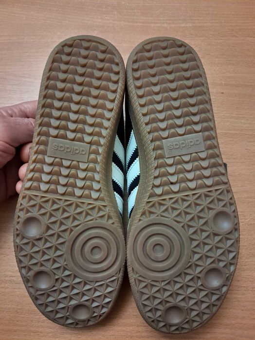 Детские Кроссовки adidas  38 размер стелька 24см