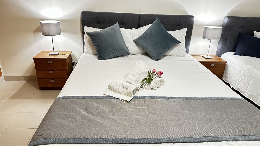 Apartamento T2 Férias Albufeira 6 Pax | Praia da Oura/Sta Eulália 5min | Condomínio Luxo c/ Piscinas+Garagem+AC | Proprietário - Desde 750€/sem