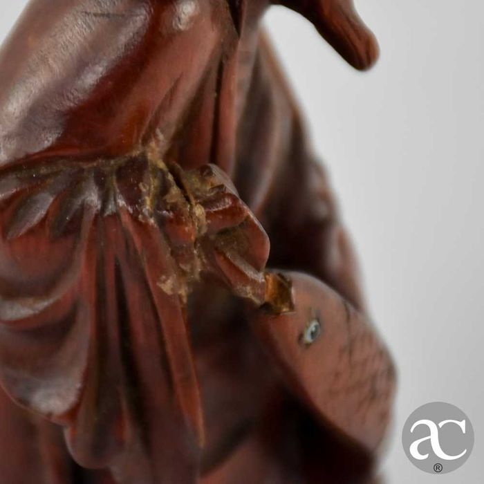 Figura de pescador, China, em madeira exótica