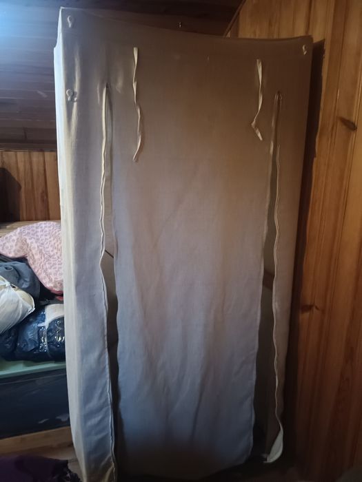 Para oferecer: armário em tecido de linho