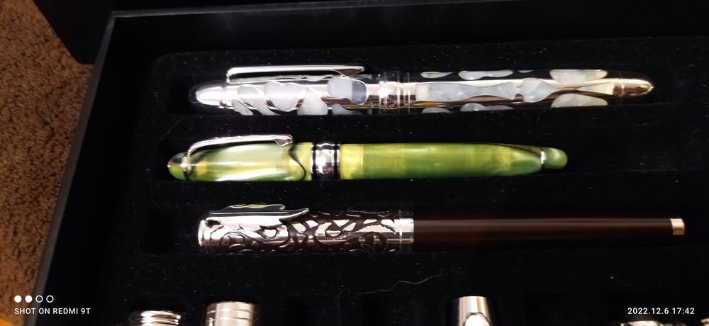 Coleção de canetas banhadas a prata