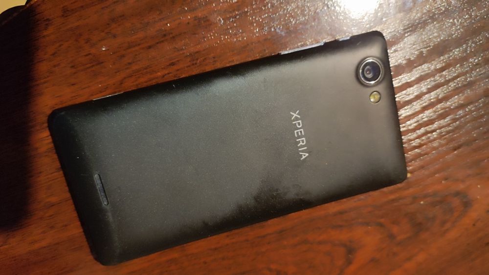 Sony Xperia wraz z ładowarką