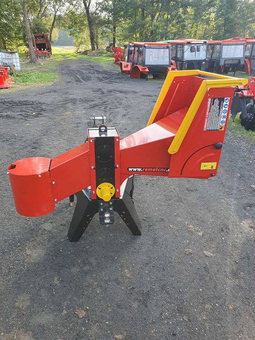 rozdrabniacz rębak ogrodowy do gałęzi napęd z WOM