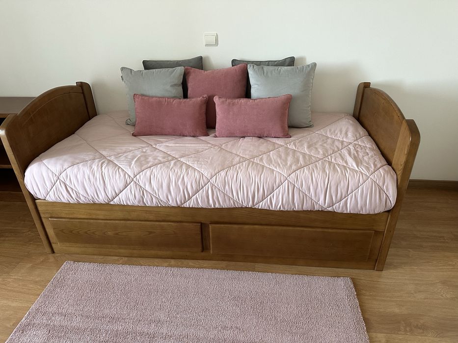 Cama de solteiro e armario em carvalho maciço