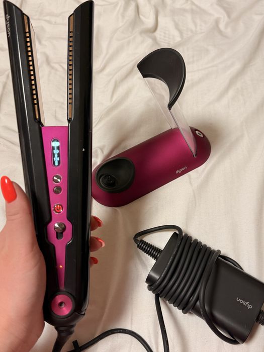 Вирівнювач волосся dyson