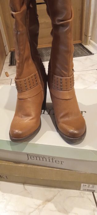 Buty kozaki długie na obcasie.