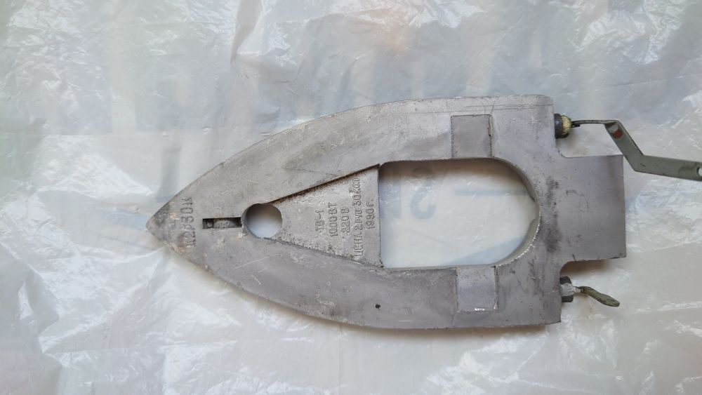 Сменные нагревательные тены для советских утюгов.